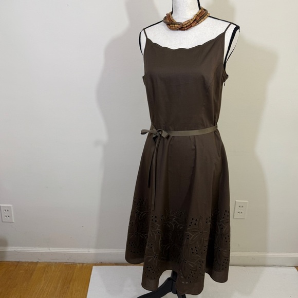 Elegant Brown Midi Dress with Belt - Picture 1 of 14
